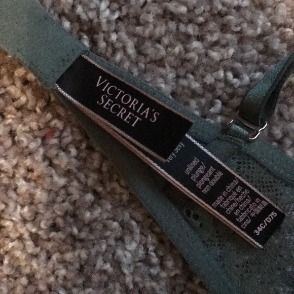 Slightly lined, green, lace bra. - Picture 4 of 4